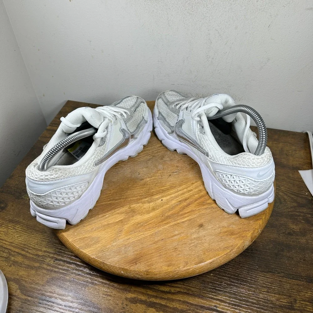 Nike Zoom Vomero 5 White Metallic Silver Women Running Shoes HF7723-100 Size 8